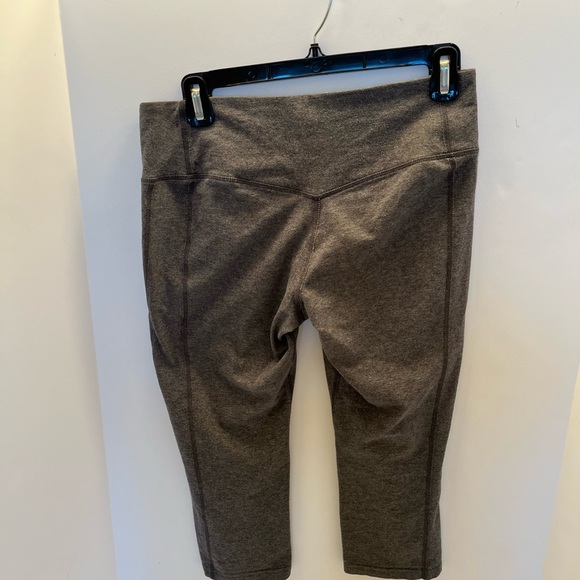 Nike Dri-Fit Leggings Women Medium Gray Cropped Workout Pants. - Picture 2 of 7